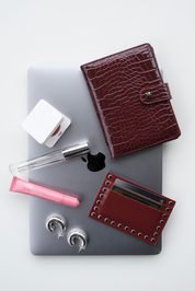THE SOHO PASSPORT WALLET - BURGUNDY CROC