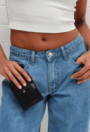 THE DAISY CARD WALLET - BLACK