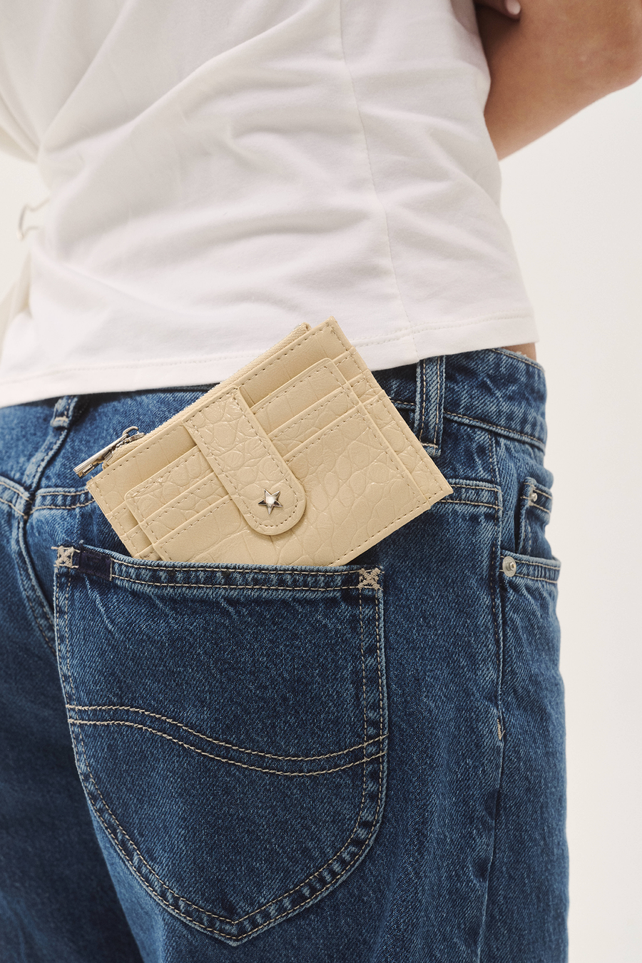 Georgia Mae THE DAISY CARD WALLET ESPRESSO main image 1