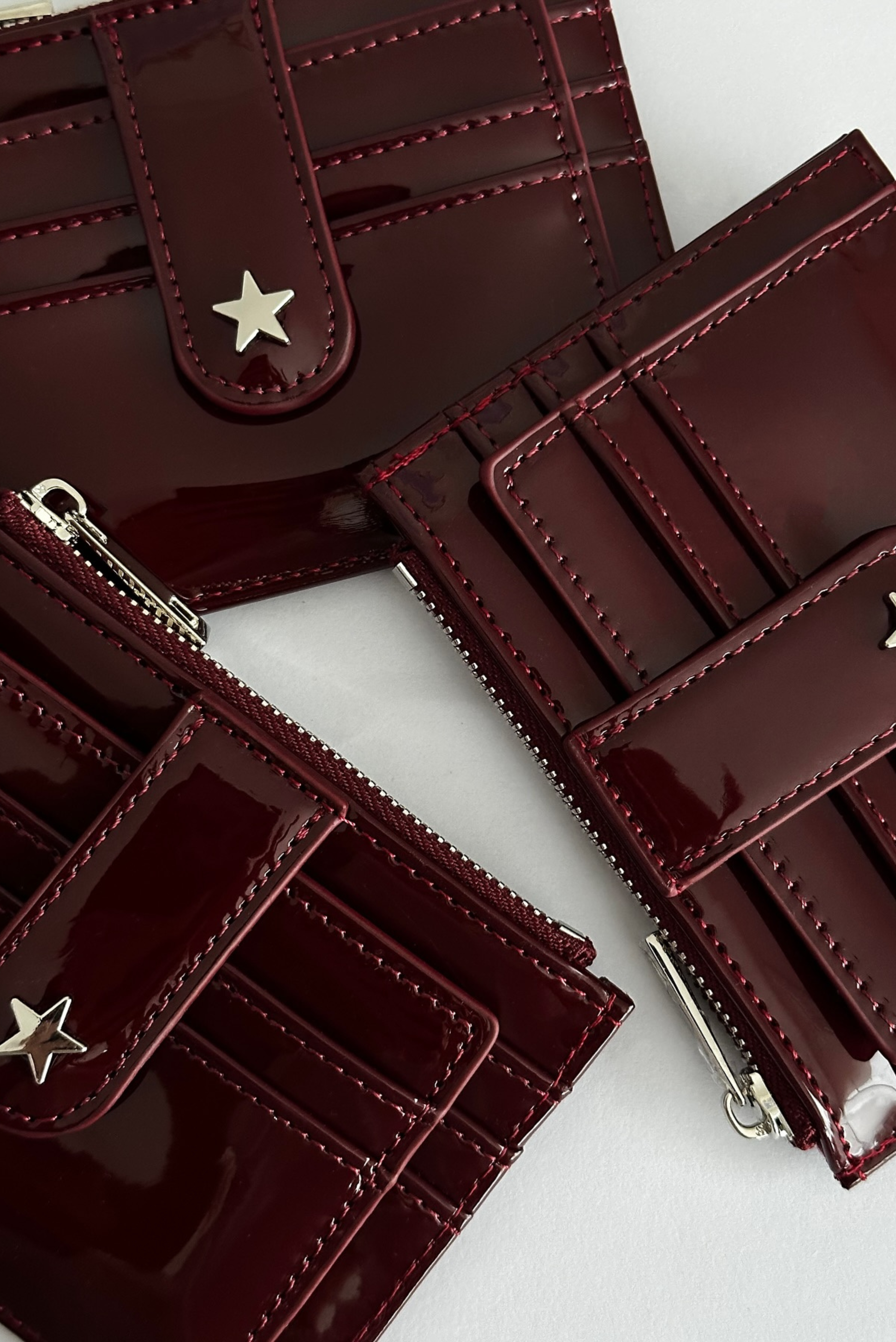 THE DAISY CARD WALLET - PATENT BURGUNDY